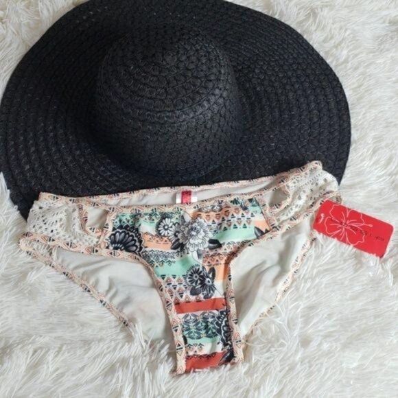 Bikini Bottom - Picture 1 of 8